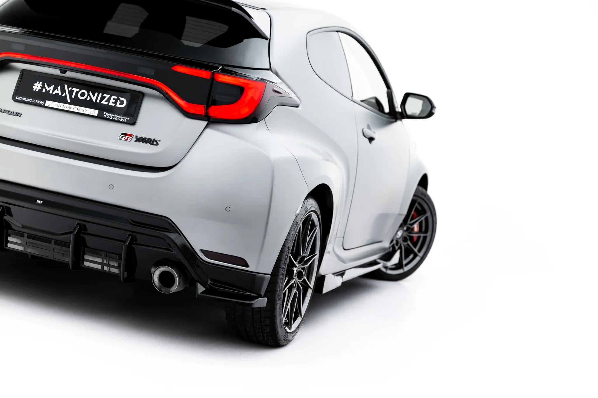 Maxton Design Heck Ansatz Flaps Diffusor V.3 passend für Toyota GR Yaris Mk4 Facelift schwarz Hochglanz