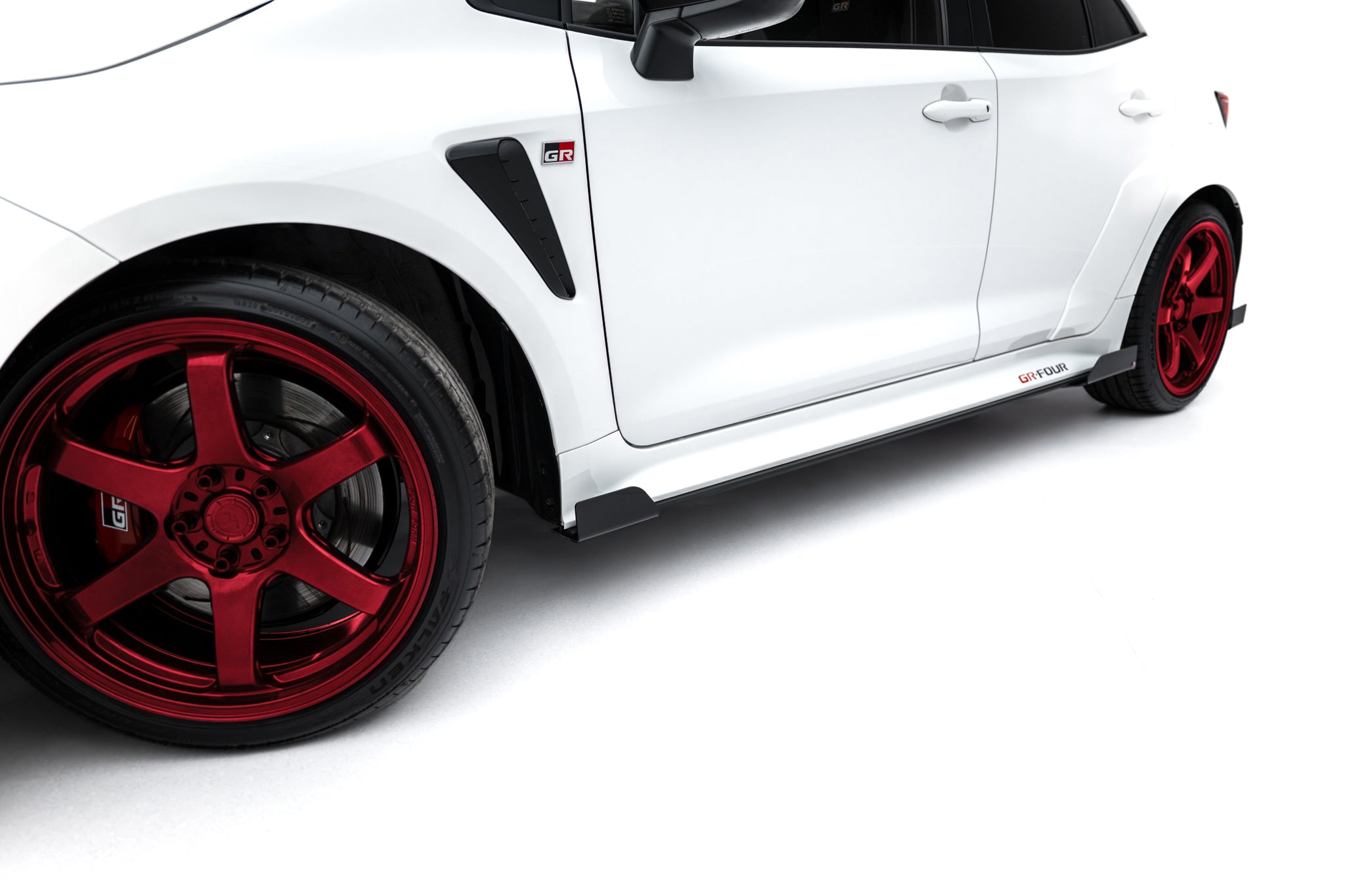 Maxton Design Street Pro Street+ Seitenschweller Leisten + Flaps passend für Toyota GR Corolla Mk12 schwarz Hochglanz