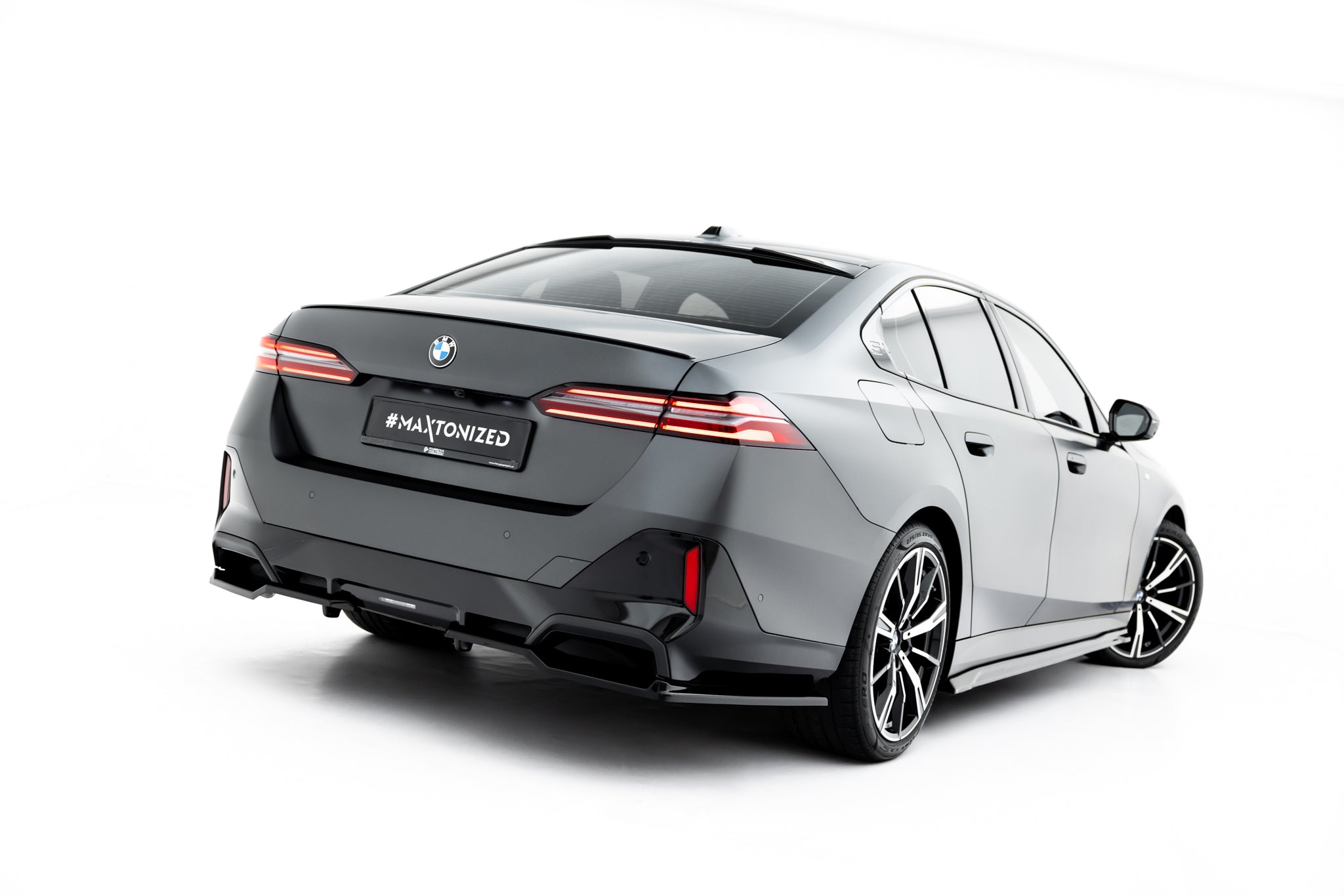 Maxton Design Heck Ansatz Flaps Diffusor V.2 passend für BMW 5er / i5 M-Paket Limousine / Touring G60 / G61 schwarz Hochglanz
