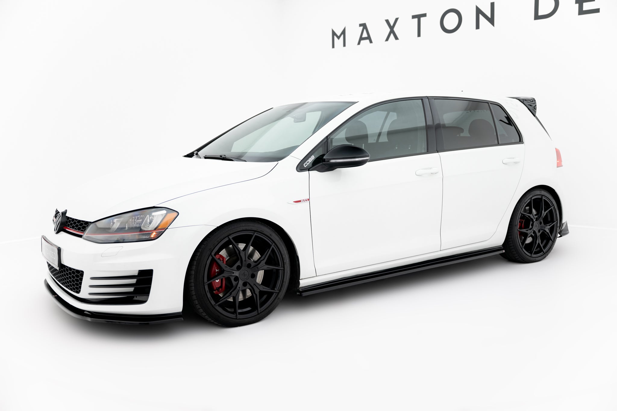 Maxton Design Street+ Seitenschweller Leisten V.2 passend für VW Golf GTI / GTD Mk7 / Mk7 Facelift (verengen) schwarz Hochglanz