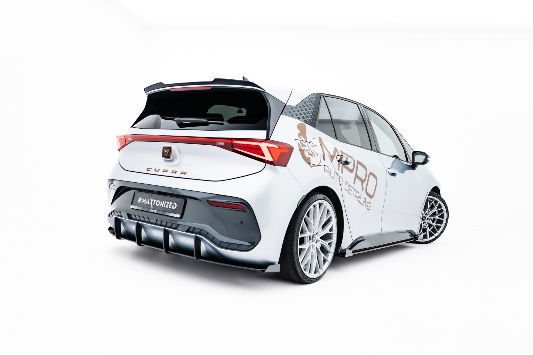 Maxton Design Street Pro Heckschürze + Flaps passend für Cupra Born Mk1 schwarz Hochglanz