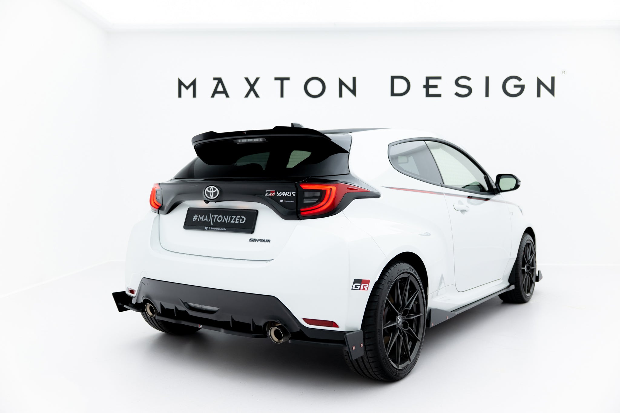 Maxton Design Heckansatz Toyota GR Yaris Mk4 schwarz Hochglanz für Toyota GR Yaris Mk4