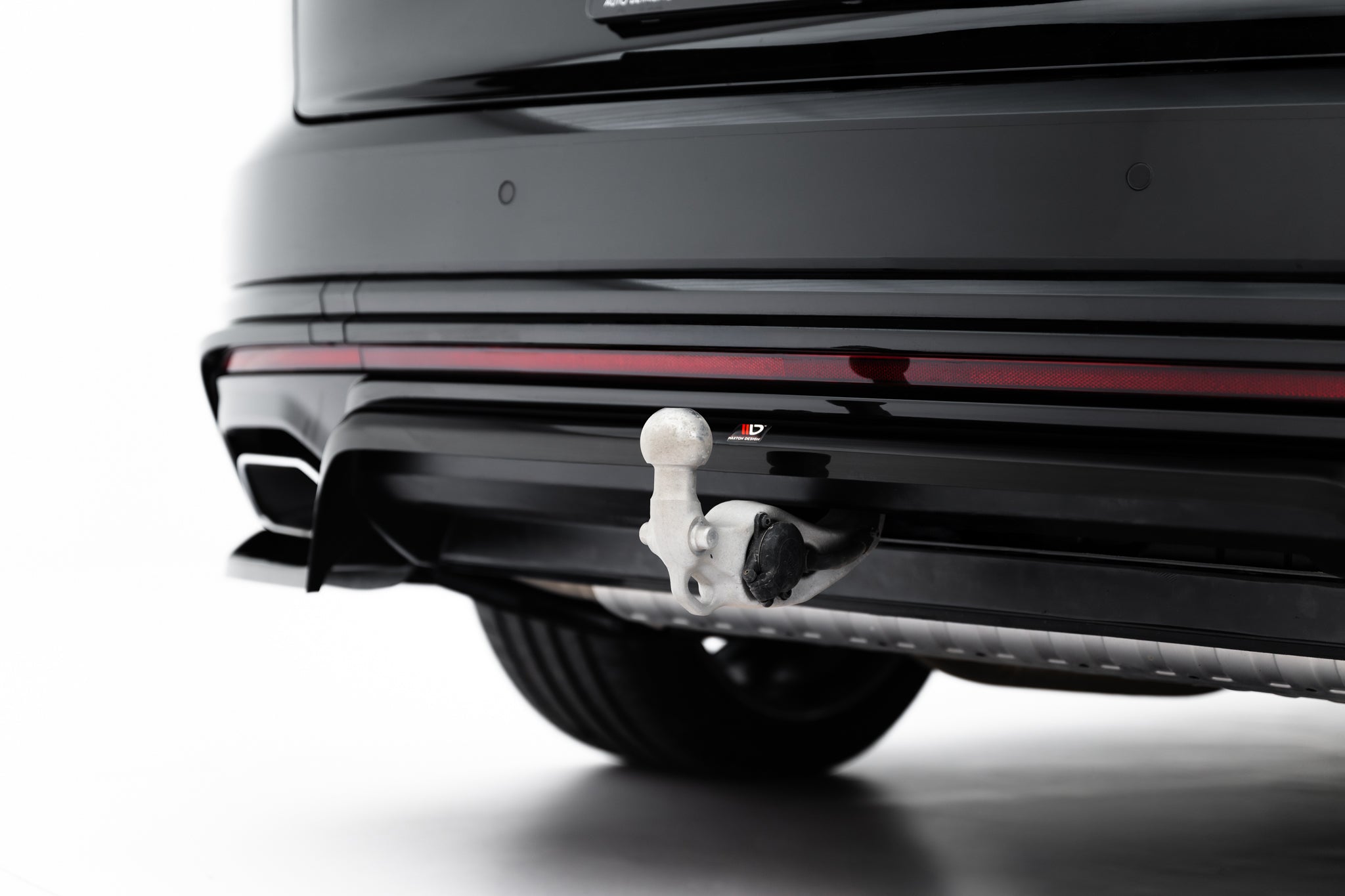 Maxton Design Street+ Mittlerer Diffusor RACE passend für VW Touareg R-Line Mk3 Facelift schwarz Hochglanz