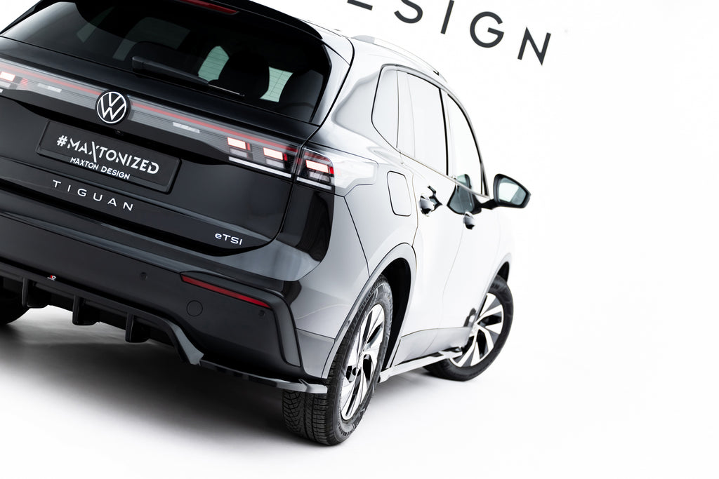 Maxton Design Street+ Mittlerer Diffusor RACE passend für VW Tiguan Mk3 schwarz Hochglanz