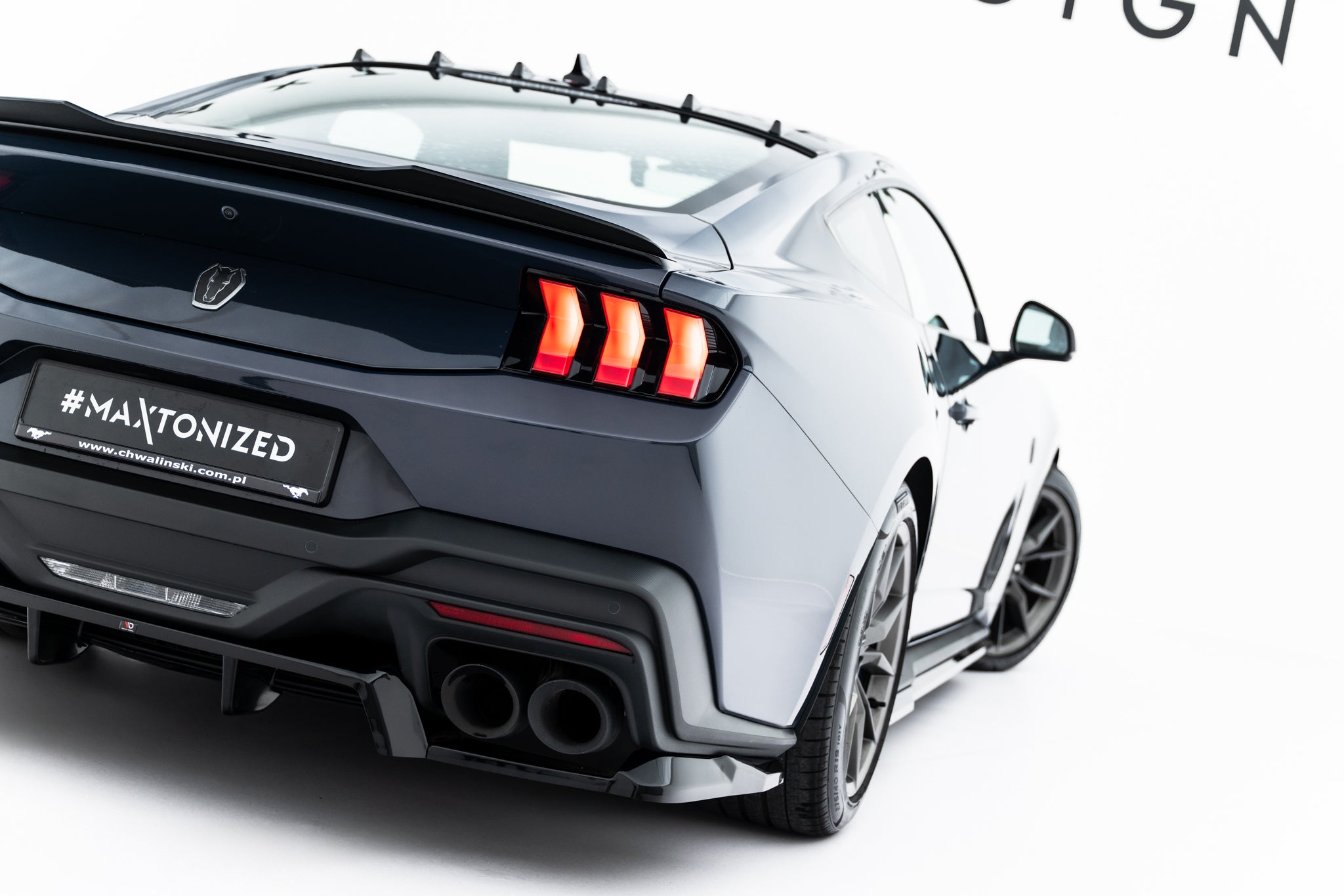 Maxton Design Street+ Mittlerer Diffusor RACE passend für Ford Mustang Dark Horse Mk7 schwarz Hochglanz