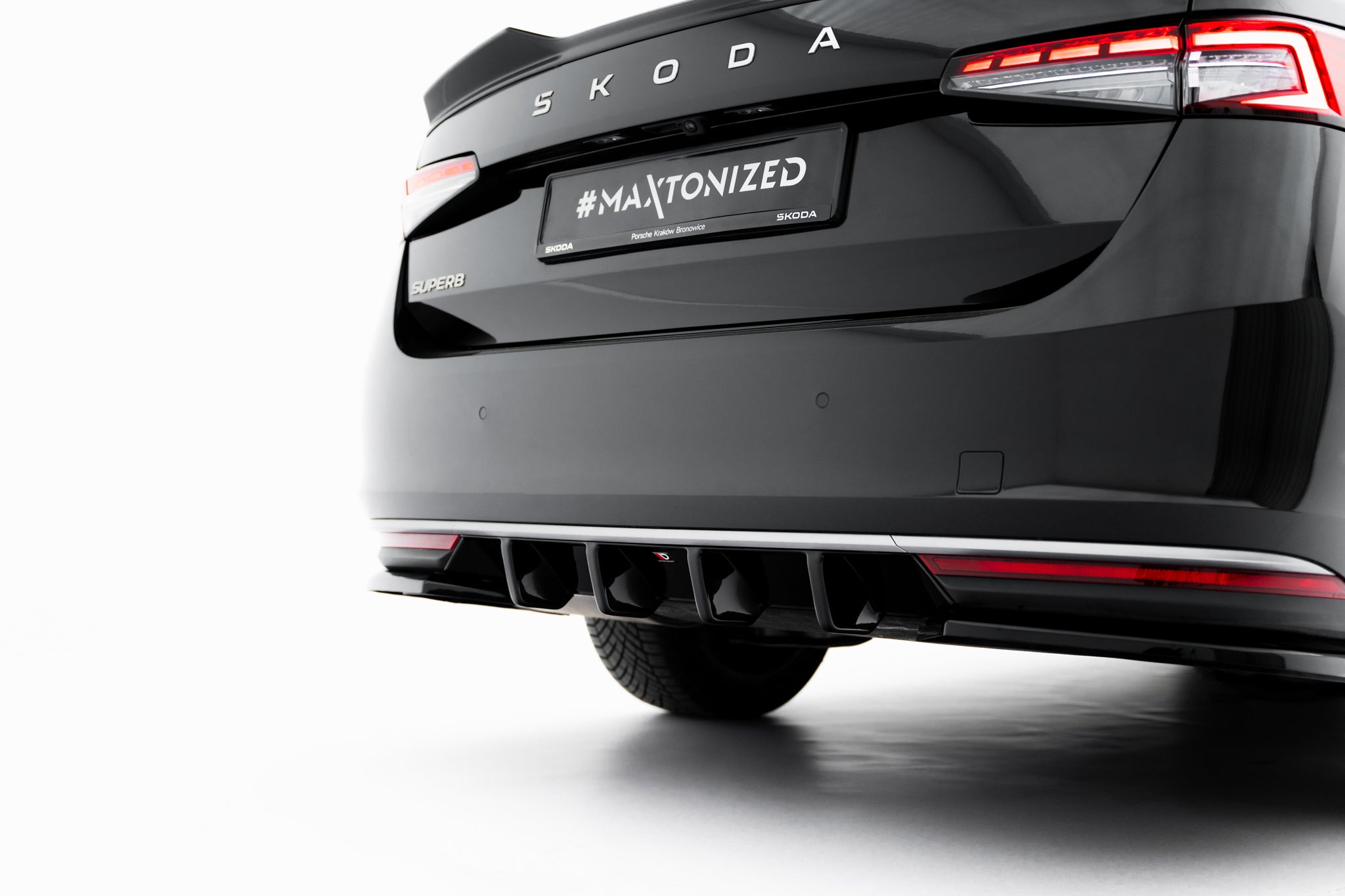 Maxton Design Diffusor Heck Ansatz passend für Skoda Superb Sportline Mk4 schwarz Hochglanz