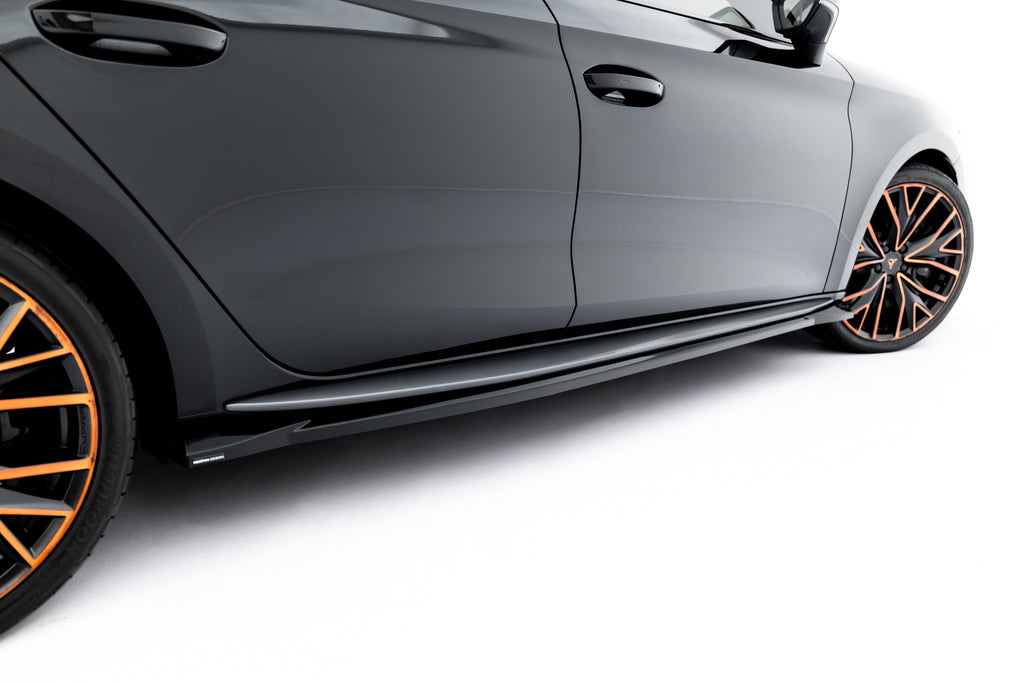 Maxton Design Street+ Seitenschweller Leisten V.2 passend für Cupra Leon ST / Hatchback Aero Mk1 / Mk1 Facelift schwarz Hochglanz