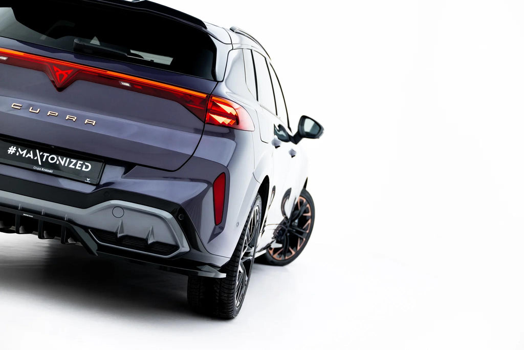 Maxton Design Street+ Mittlerer Diffusor RACE passend für V.4 Cupra Terramar Mk1 (mit AHK) schwarz Hochglanz