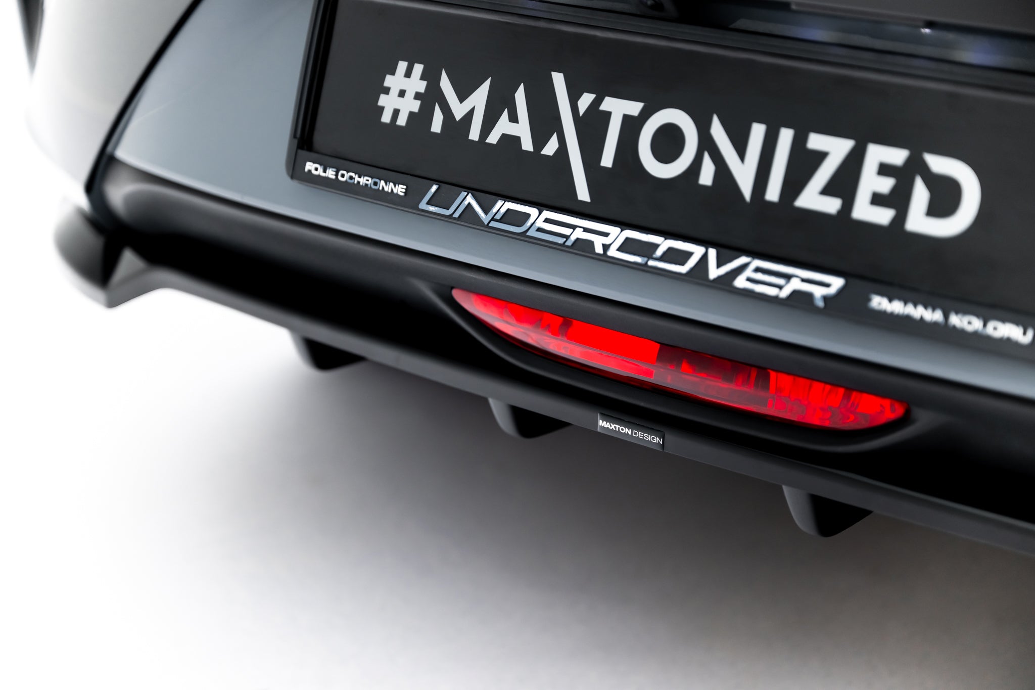 Maxton Design Street+ Mittlerer Diffusor RACE passend für Opel Corsa F Facelift (Mk6 Facelift) schwarz Hochglanz