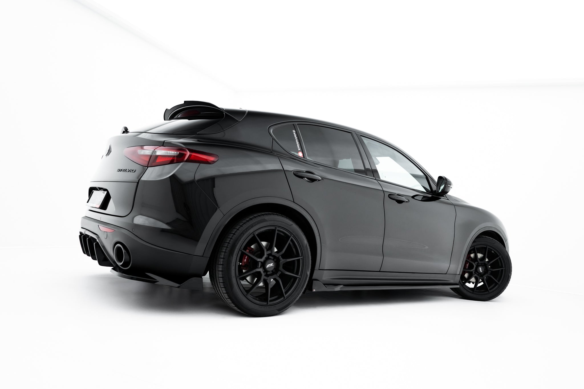 Maxton Design Street+ Seitenschweller Leisten V.2 passend für Alfa Romeo Stelvio Mk1 schwarz Hochglanz
