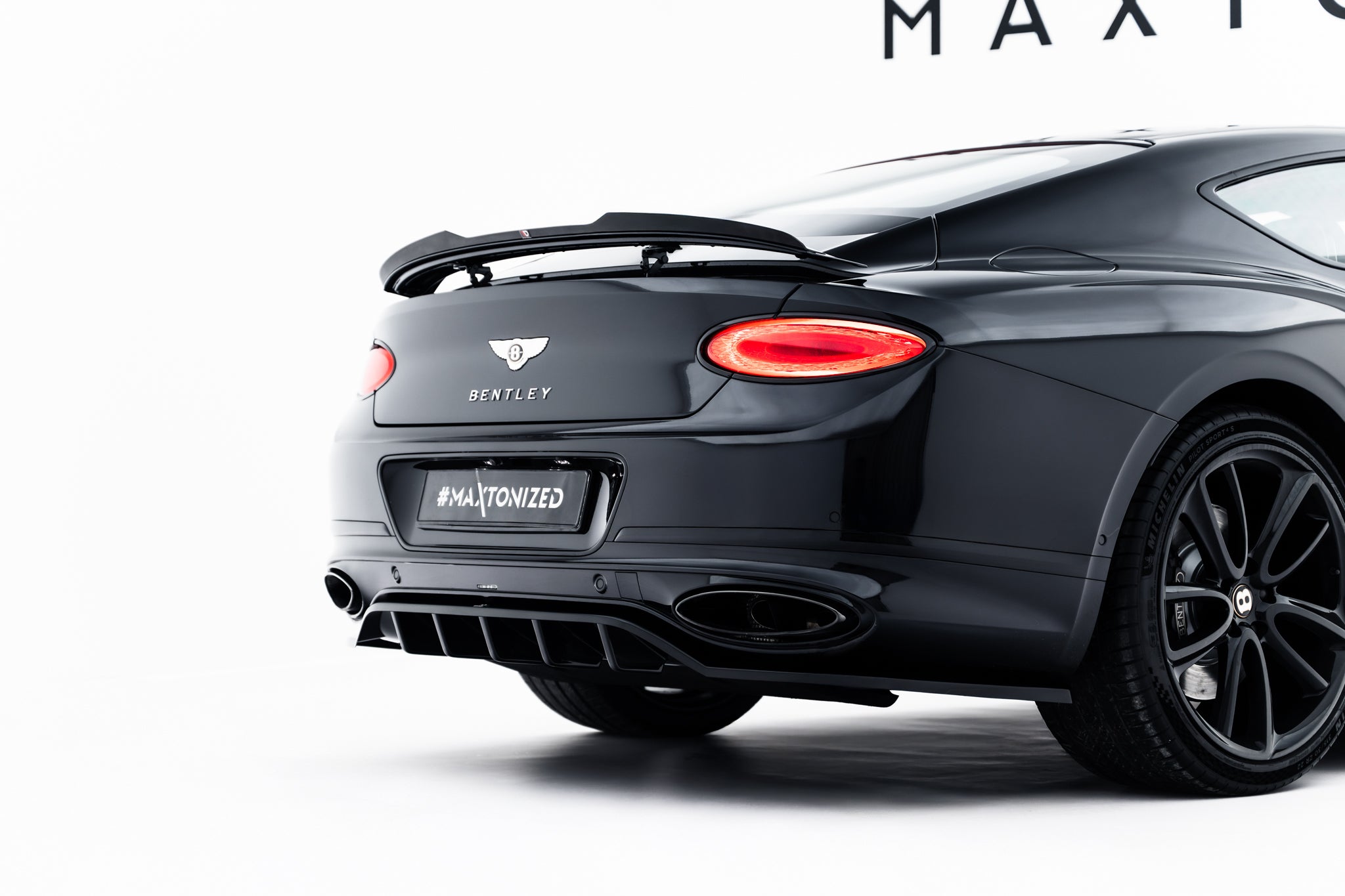 Maxton Design Street+ Mittlerer Diffusor RACE passend für Bentley Continental GT Coupe Mk3 schwarz Hochglanz