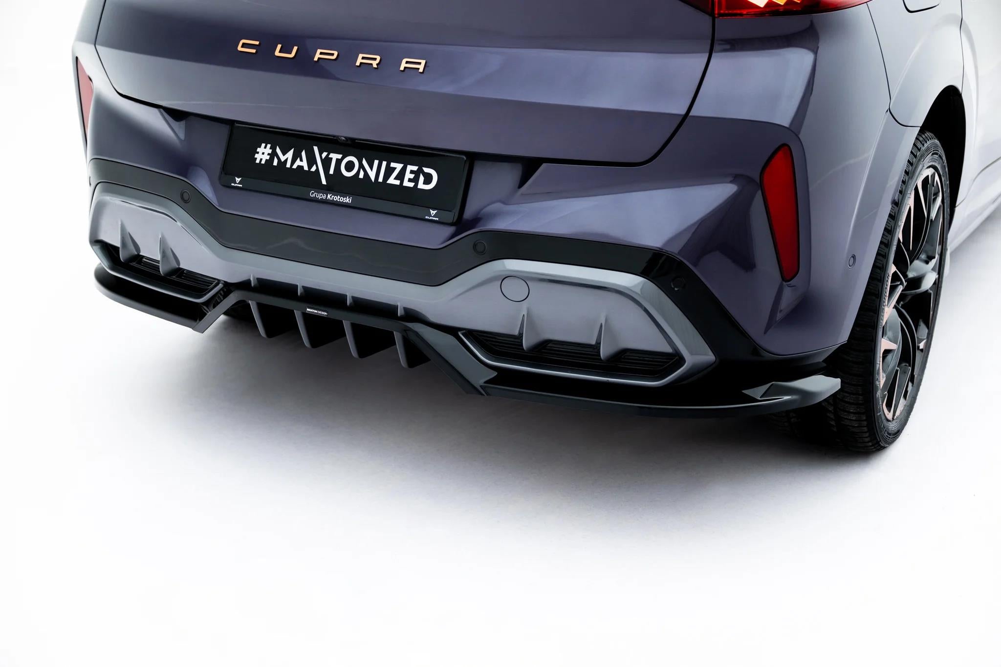 Maxton Design Street+ Mittlerer Diffusor RACE passend für V.4 Cupra Terramar Mk1 (mit AHK) schwarz Hochglanz