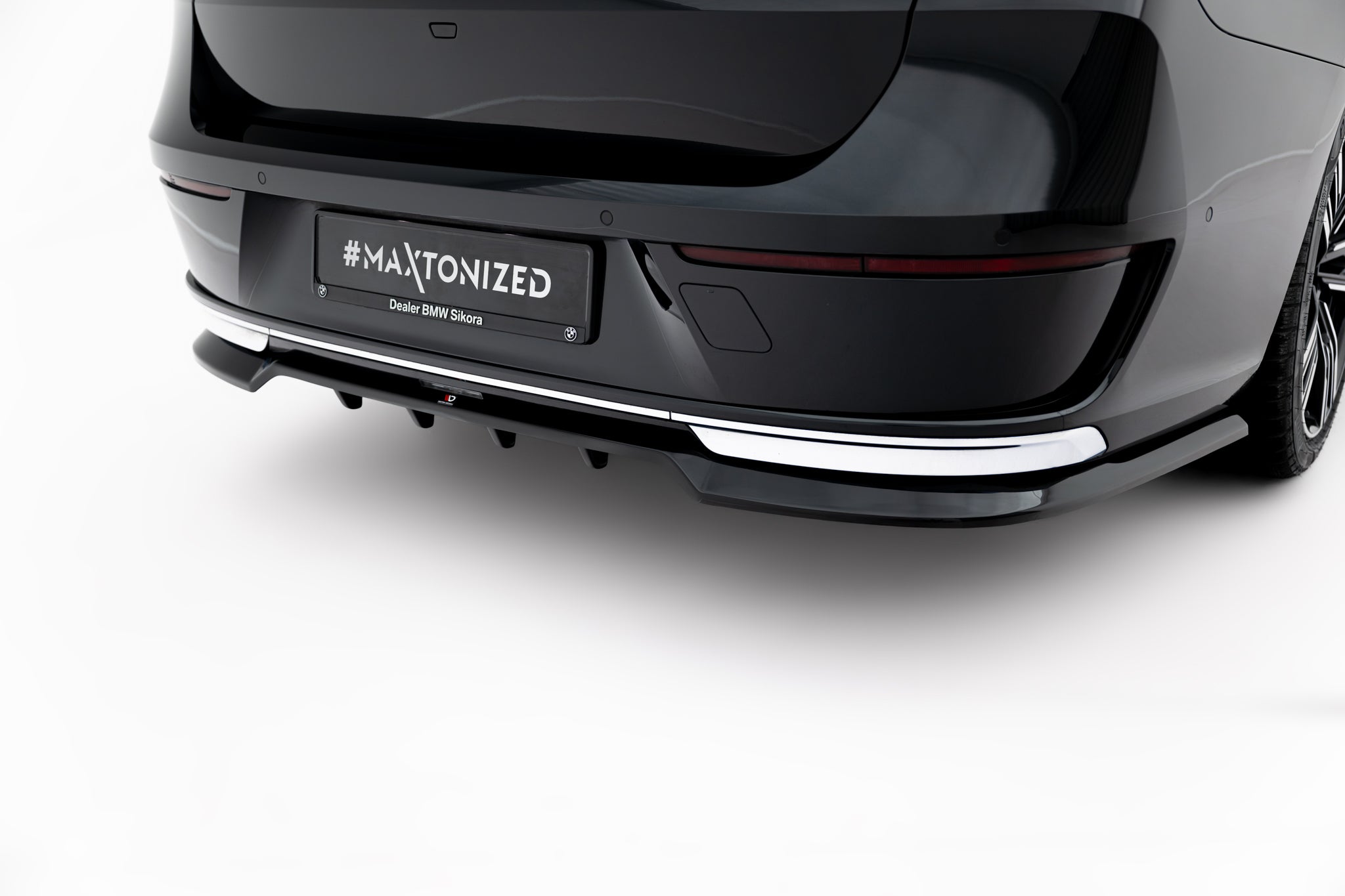 Maxton Design Street+ Mittlerer Diffusor RACE passend für BMW 7 G70 schwarz Hochglanz