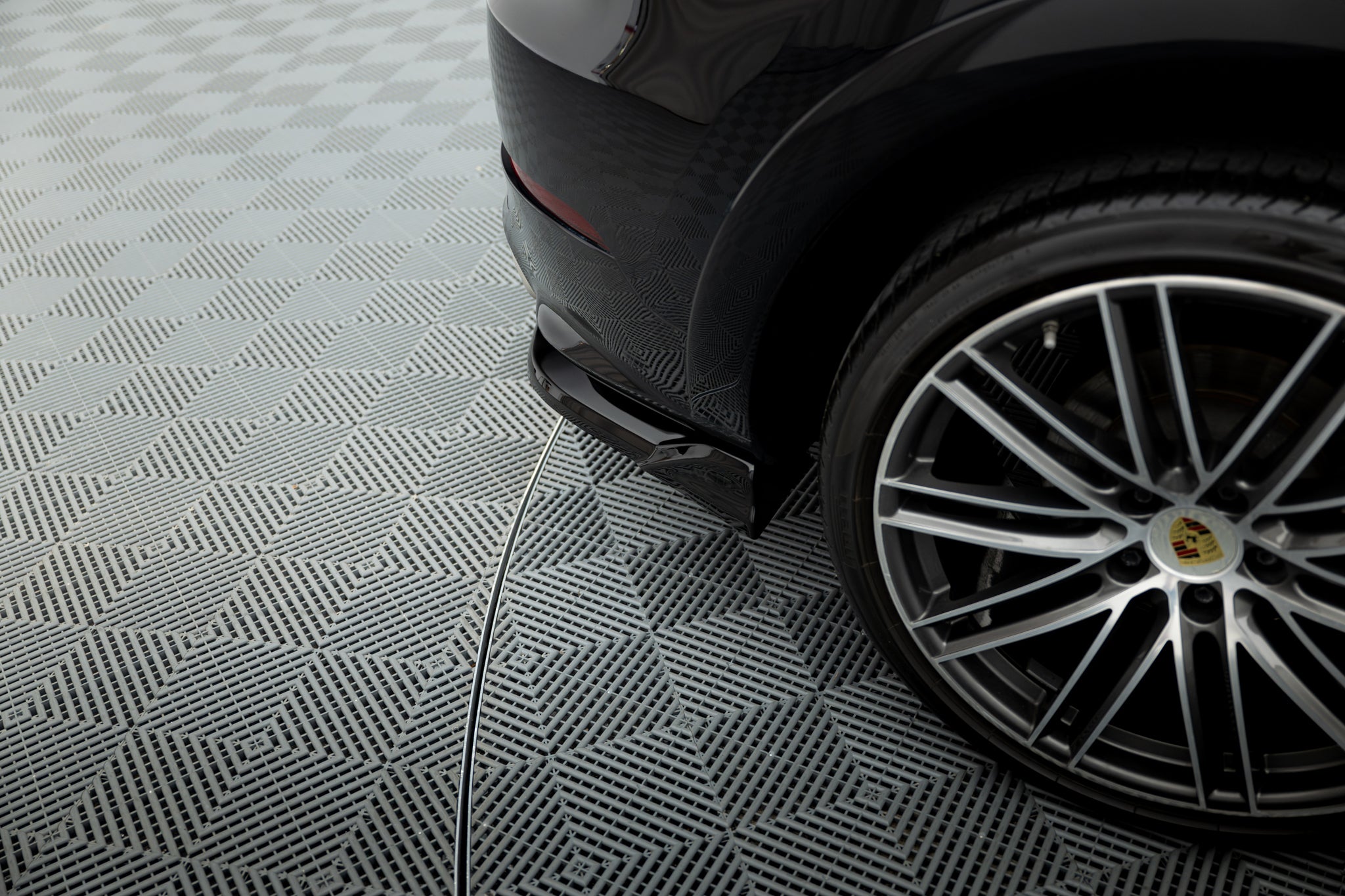 Maxton Design Heck Ansatz Flaps Diffusor passend für Porsche Cayenne Sport Design SUV / Coupe Mk3 schwarz Hochglanz