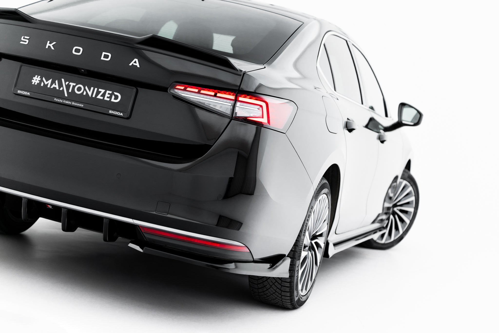 Maxton Design Heck Ansatz Flaps Diffusor V.2 passend für Skoda Superb Sportline Mk4 schwarz Hochglanz