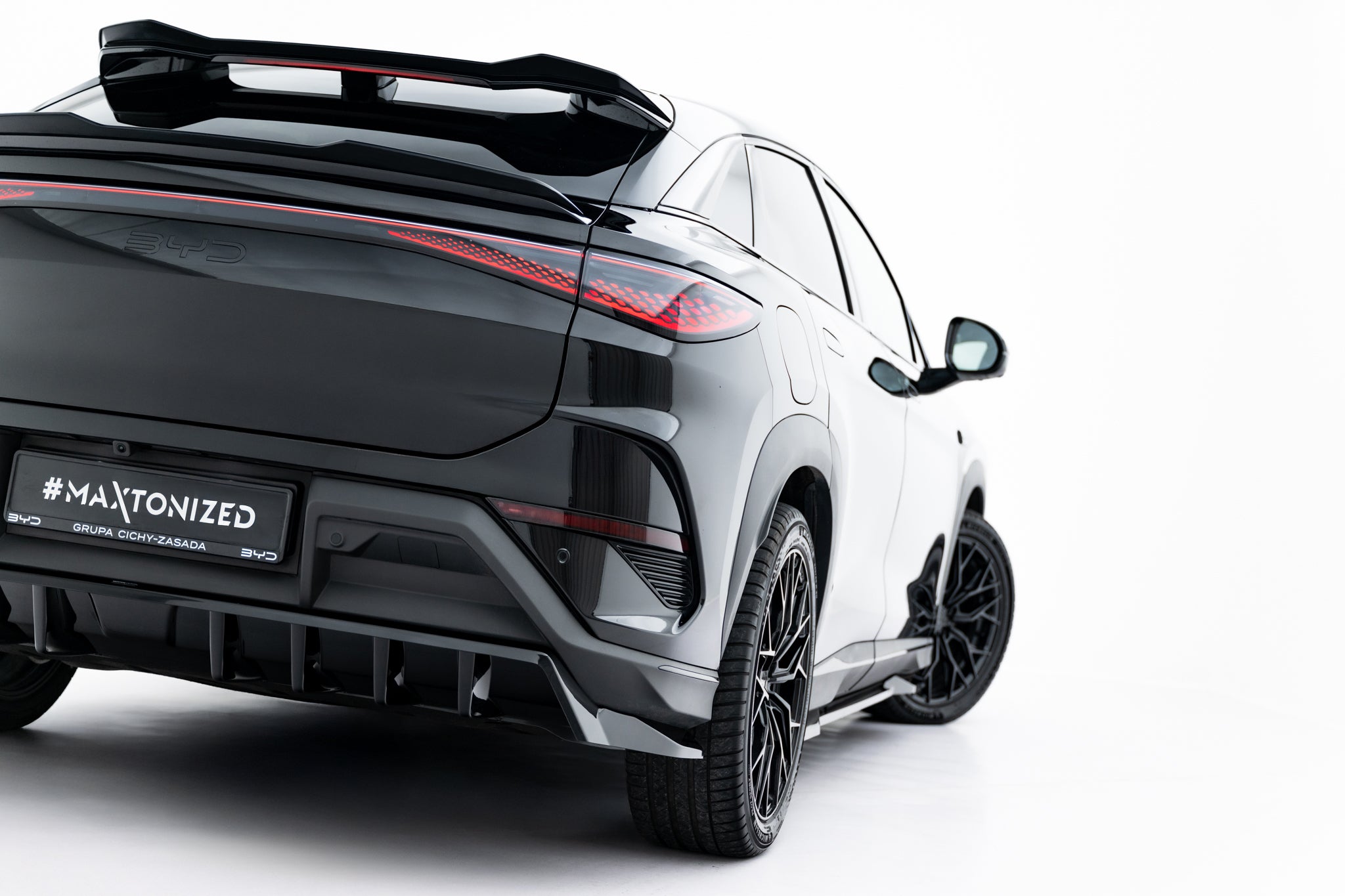 Maxton Design Street+ Mittlerer Diffusor RACE passend für BYD Sealion 7 Mk1 schwarz Hochglanz