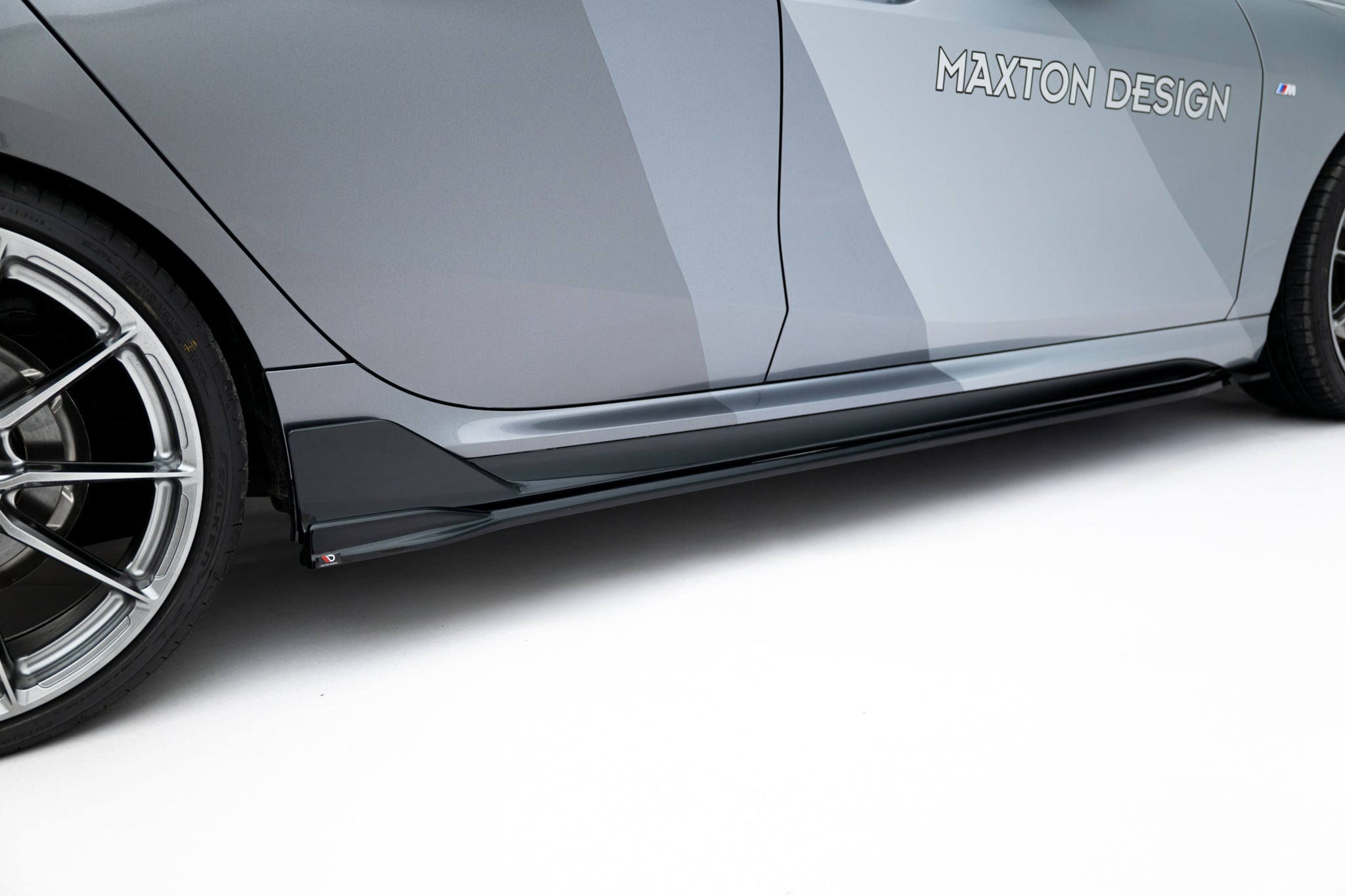 Maxton Design Street+ Seitenschweller Leisten V.2 passend für BMW M135i M Performance F70 schwarz Hochglanz