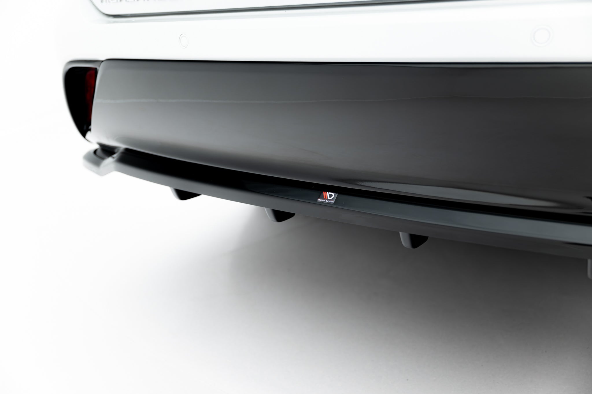 Maxton Design Street+ Mittlerer Diffusor RACE passend für Toyota Highlander Mk4 schwarz Hochglanz