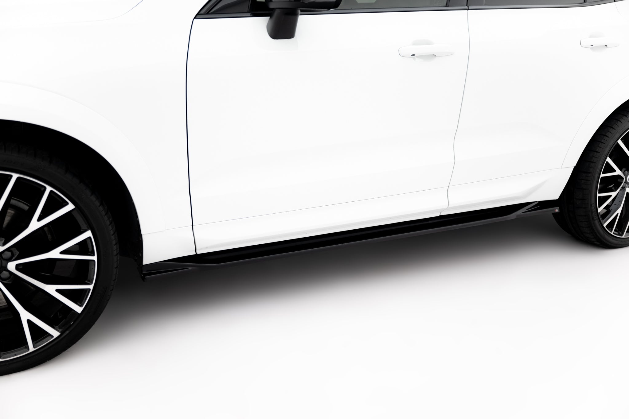 Maxton Design Street+ Seitenschweller Leisten passend für Volvo XC60 Mk2 R-Design schwarz Hochglanz