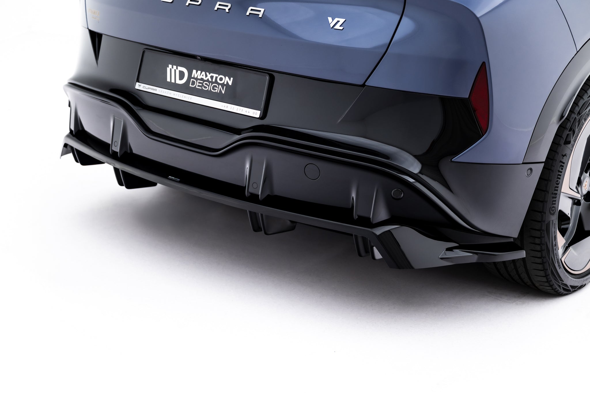 Maxton Design Street+ Mittlerer Diffusor RACE passend für Cupra Tavascan Mk1 schwarz Hochglanz