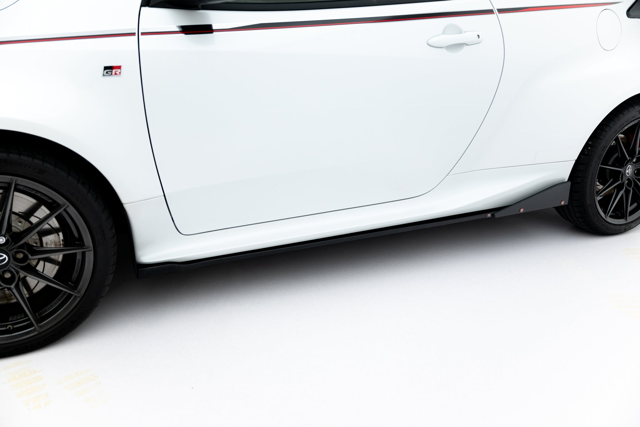 Maxton Design Street+ Seitenschweller Leisten V.2 passend für + Flaps passend für Toyota GR Yaris Mk4