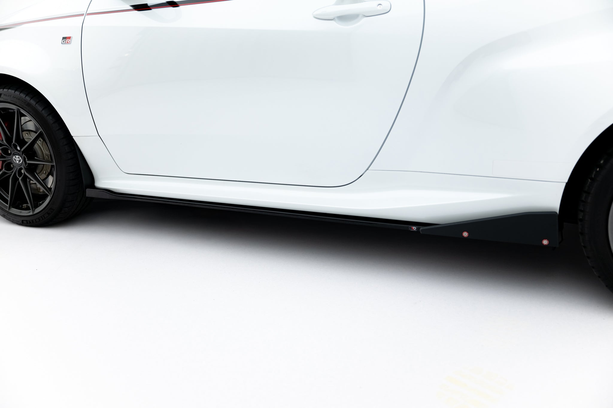 Maxton Design Street+ Seitenschweller Leisten V.2 passend für + Flaps passend für Toyota GR Yaris Mk4