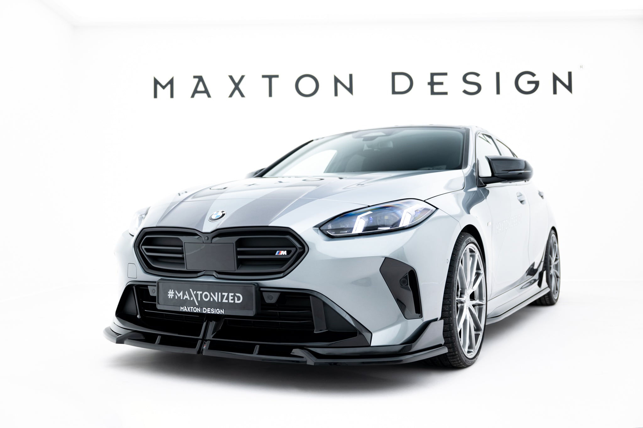 Maxton Design Street+ Spoilerlippe Front Ansatz V.1 passend für BMW M135i M Performance F70 schwarz Hochglanz