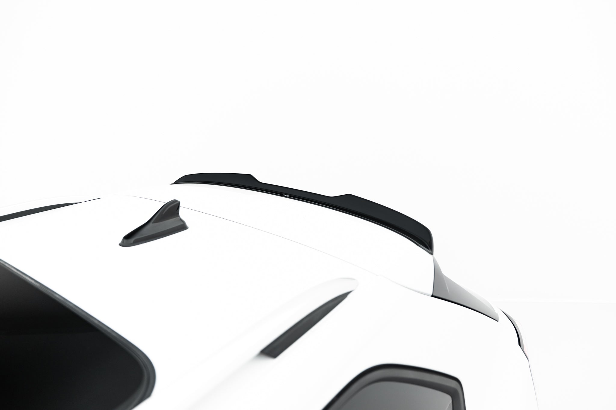 Maxton Design Spoiler CAP passend für VW Golf Variant Mk8 Facelift schwarz Hochglanz