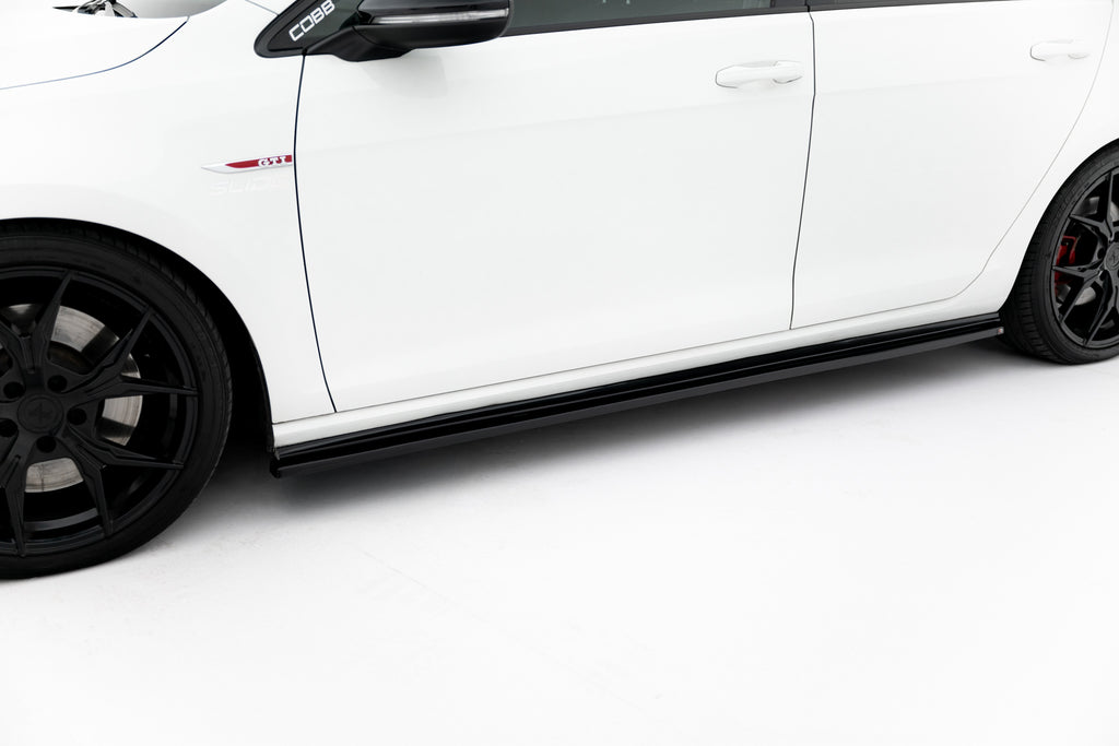 Maxton Design Street+ Seitenschweller Leisten V.2 passend für VW Golf GTI / GTD Mk7 / Mk7 Facelift (verengen) schwarz Hochglanz