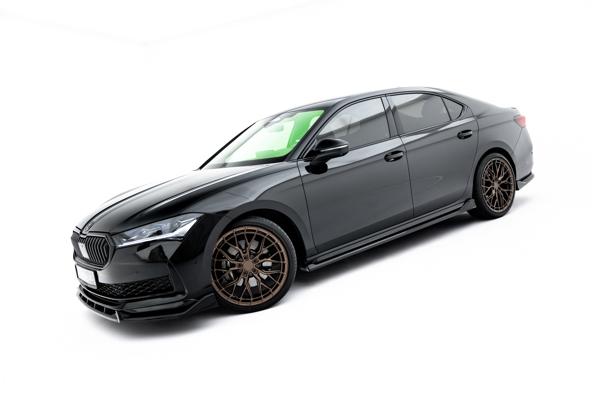 Maxton Design Street+ Seitenschweller Leisten V.2 passend für Skoda Superb Sportline Mk4 schwarz Hochglanz