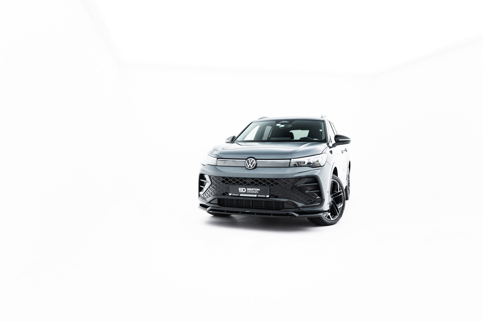 Maxton Design Street+ Spoilerlippe Front Ansatz V.2 passend für VW Tiguan R-Line Mk3 schwarz Hochglanz