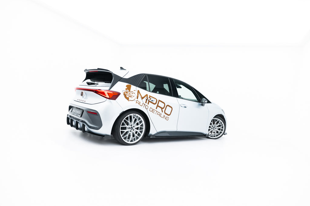 Maxton Design Street Pro Street+ Seitenschweller Leisten + Flaps passend für Cupra Born Mk1 schwarz Hochglanz