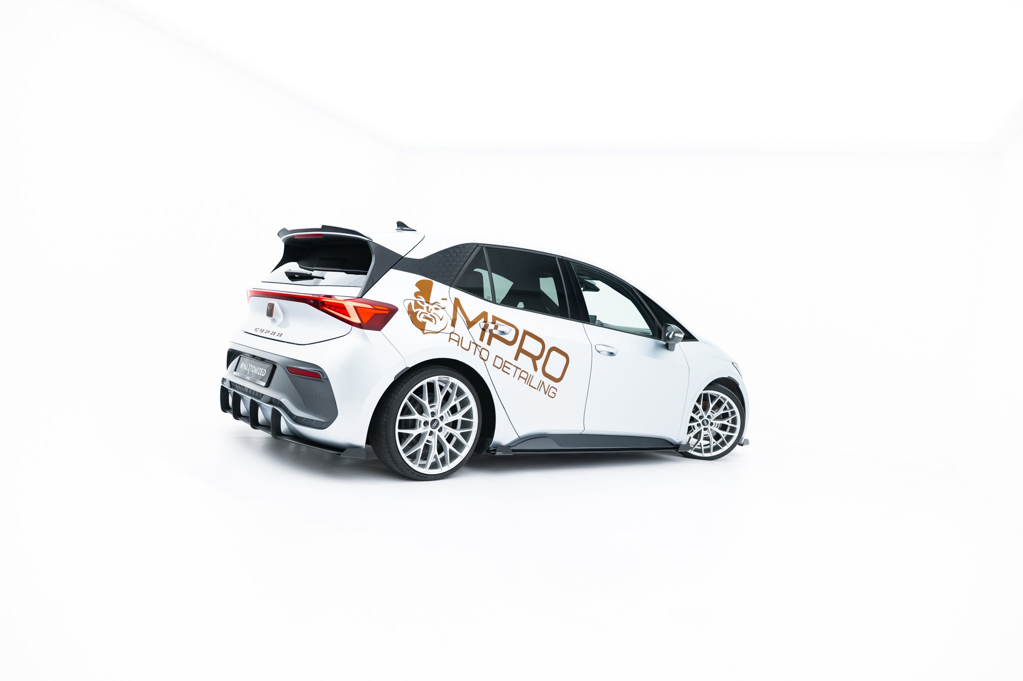 Maxton Design Street Pro Street+ Seitenschweller Leisten + Flaps passend für Cupra Born Mk1 schwarz Hochglanz