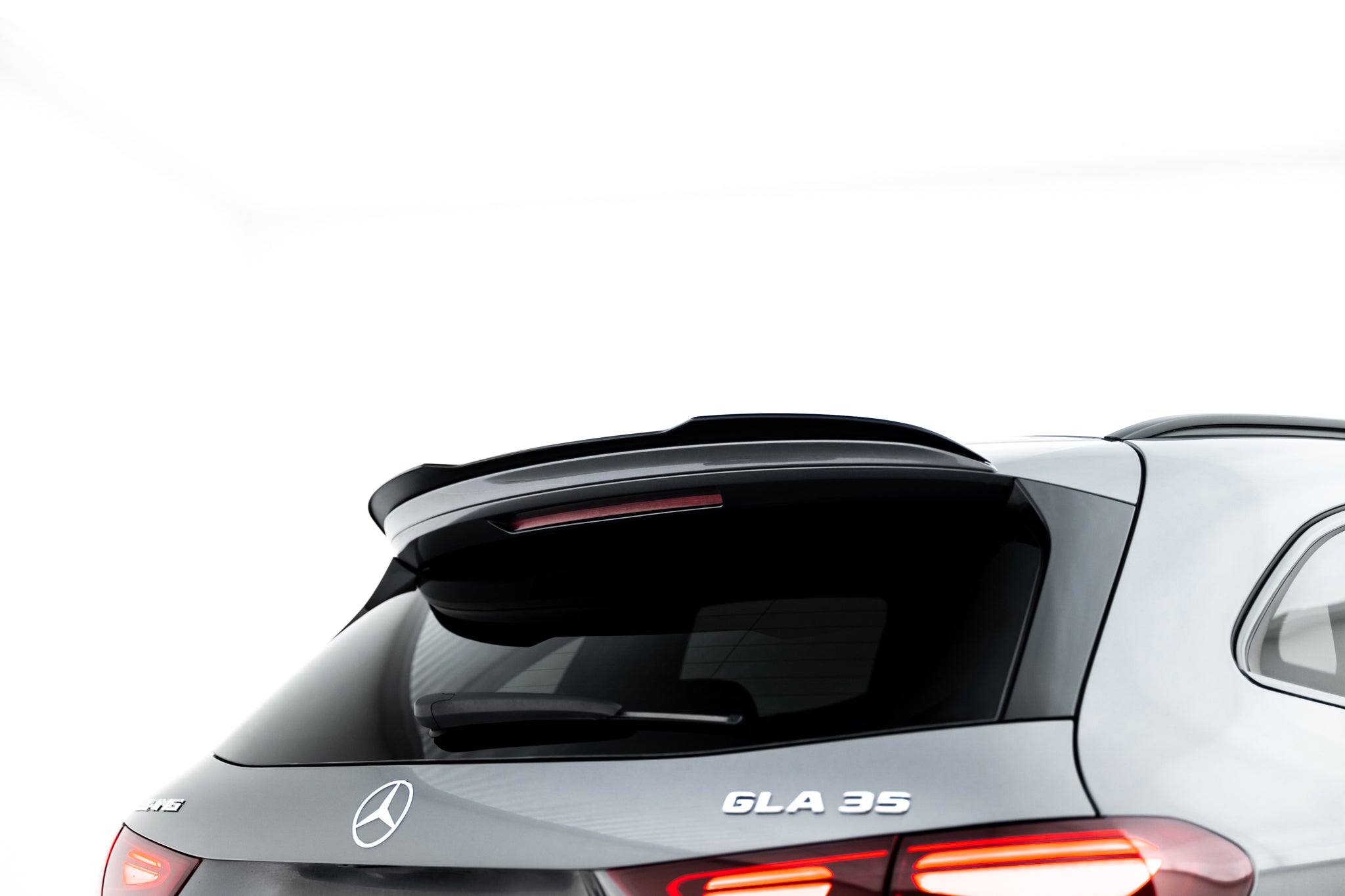 Maxton Design Spoiler CAP passend für Mercedes-AMG GLA 35 H247 Facelift schwarz Hochglanz