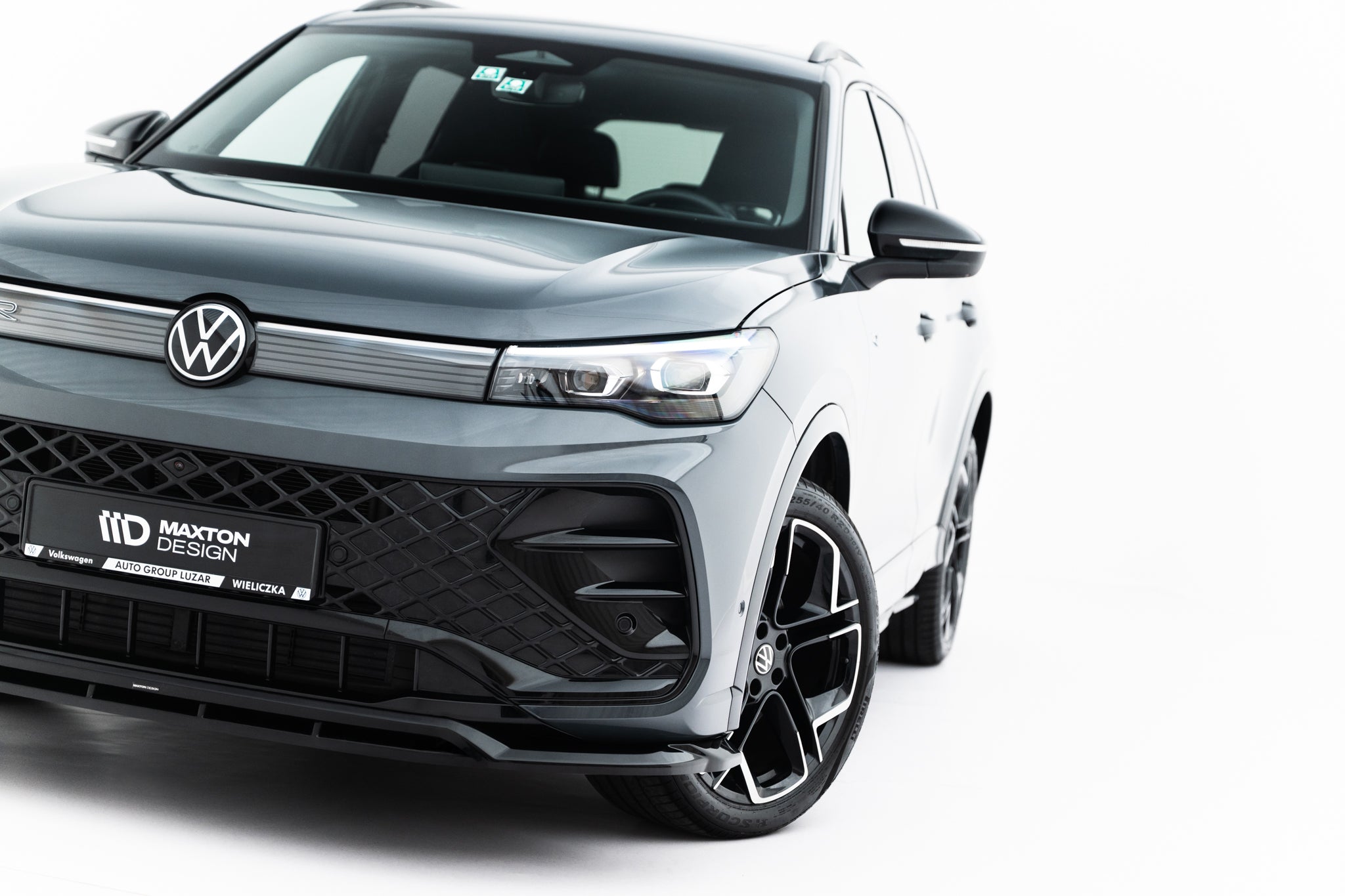 Maxton Design Street+ Spoilerlippe Front Ansatz V.2 passend für VW Tiguan R-Line Mk3 schwarz Hochglanz