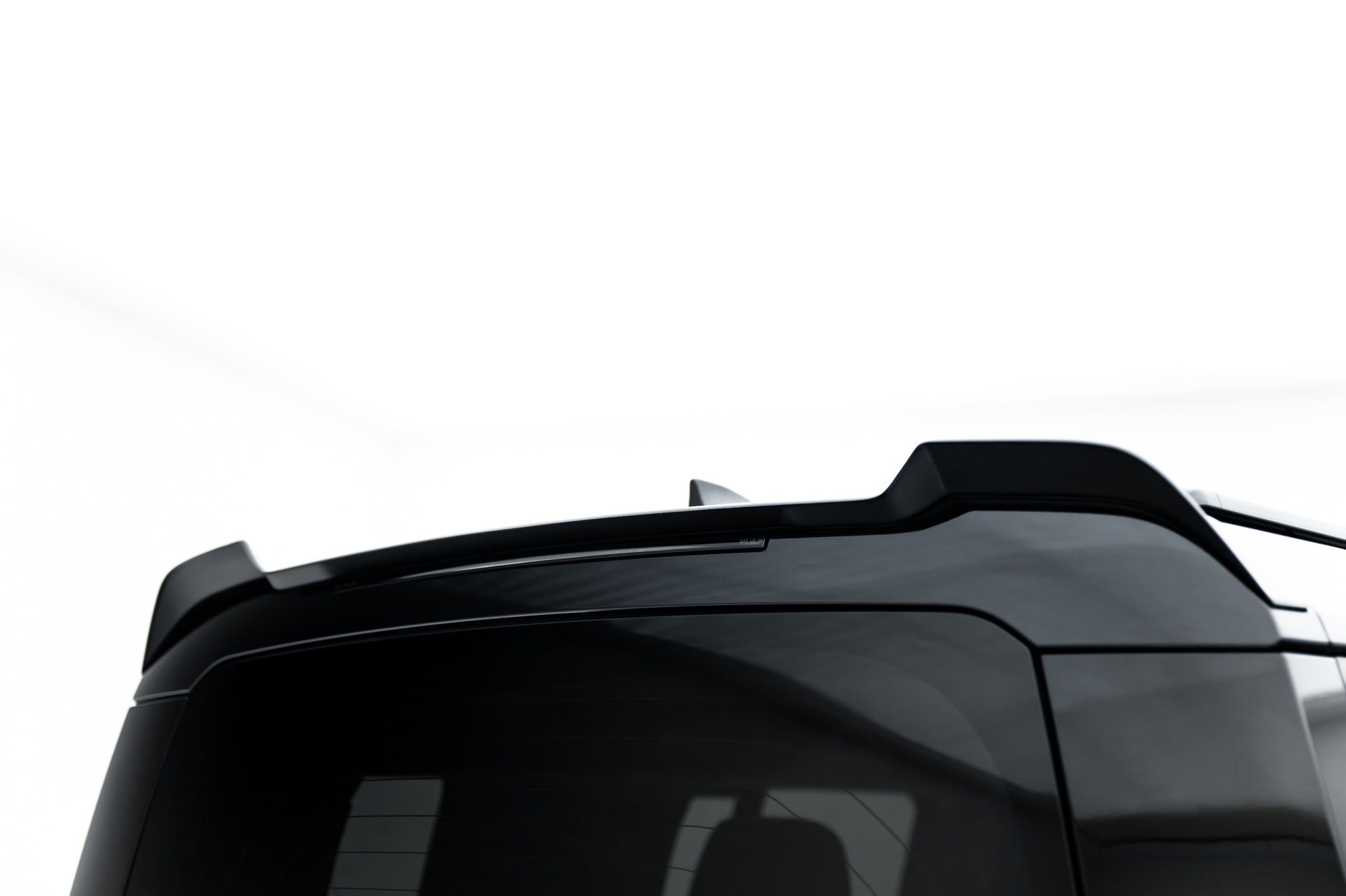 Maxton Design Spoiler CAP passend für Land Rover Defender Mk4 schwarz Hochglanz