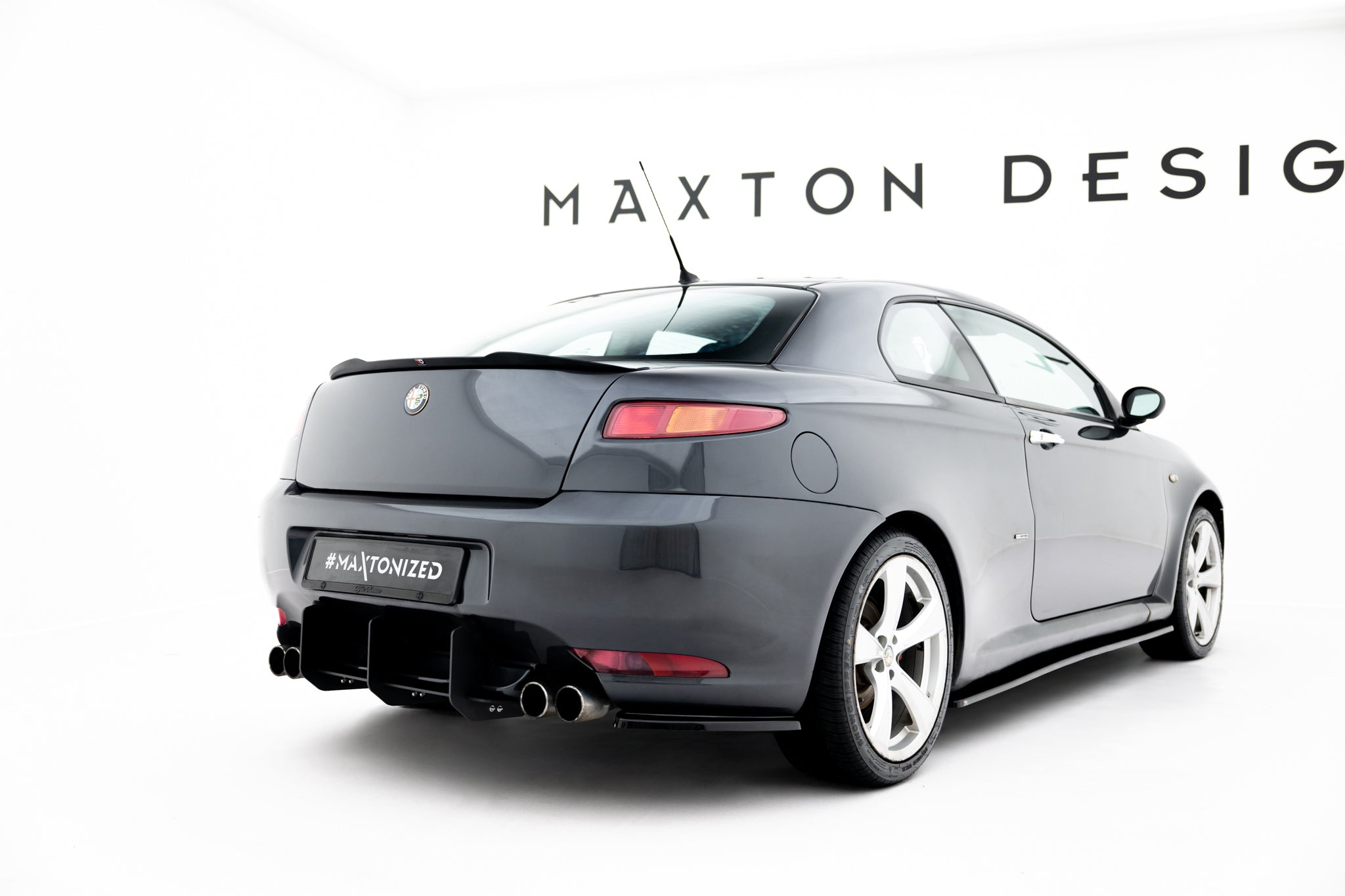 Maxton Design Heck Ansatz Flaps Diffusor passend für Alfa Romeo GT schwarz Hochglanz