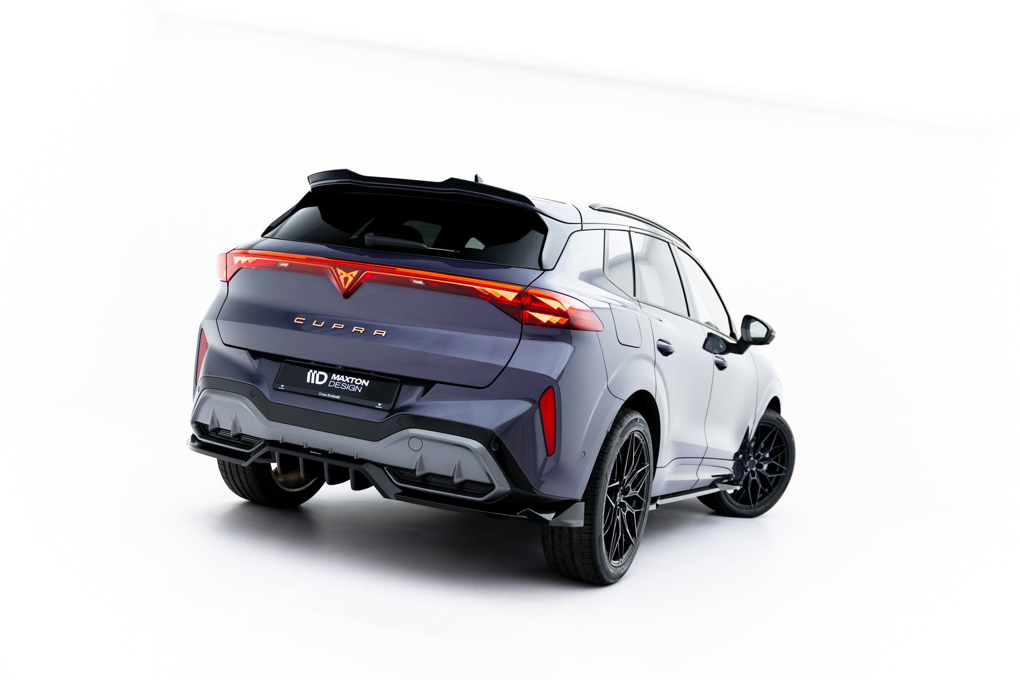 Maxton Design Street+ Mittlerer Diffusor RACE passend für V.1 Cupra Terramar Mk1 (Version ohne Anhängerkupplung) schwarz Hochglanz
