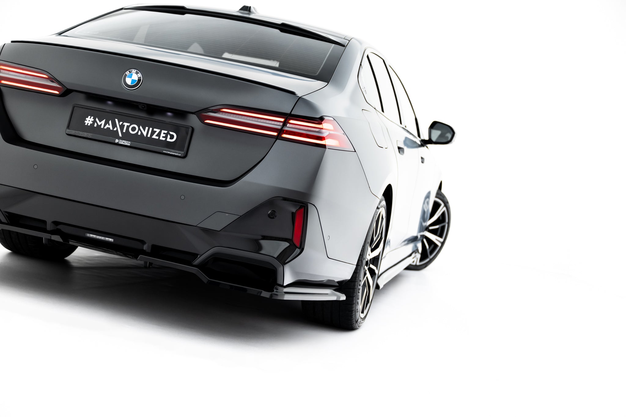 Maxton Design Heck Ansatz Flaps Diffusor V.1 passend für BMW 5er / i5 M-Paket Limousine / Touring G60 / G61 schwarz Hochglanz
