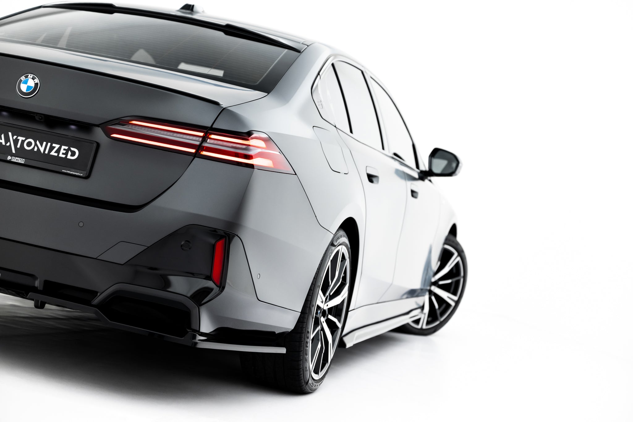 Maxton Design Heck Ansatz Flaps Diffusor V.2 passend für BMW 5er / i5 M-Paket Limousine / Touring G60 / G61 schwarz Hochglanz