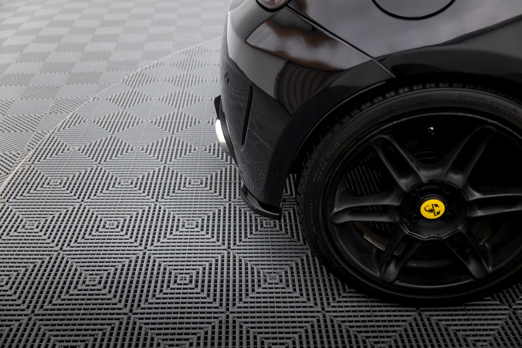 Maxton Design Heck Ansatz Flaps Diffusor V.2 passend für Abarth 500 Mk1 schwarz Hochglanz