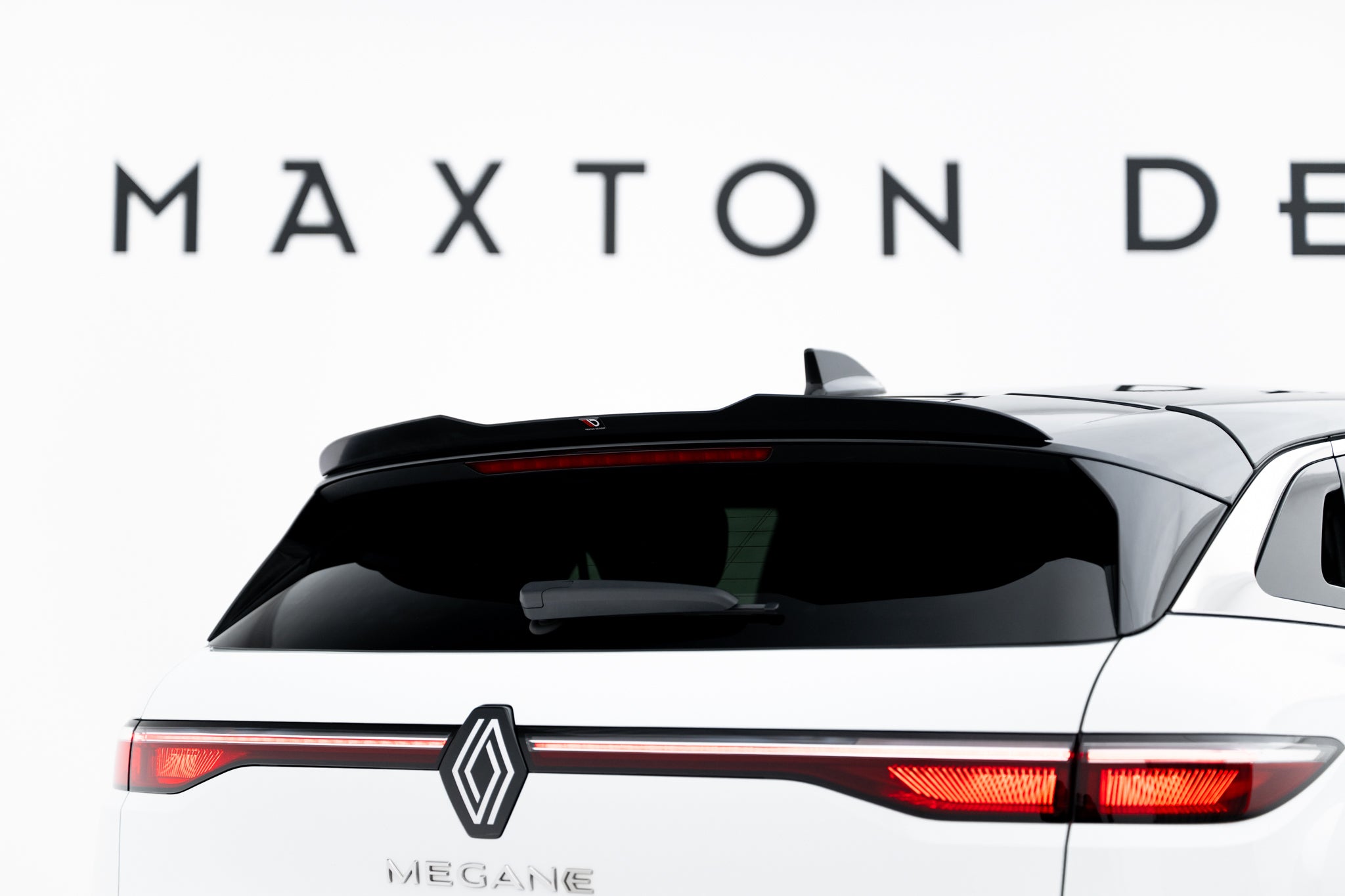 Maxton Design Spoiler CAP passend für Renault Megane E-Tech Electric Mk1 schwarz Hochglanz