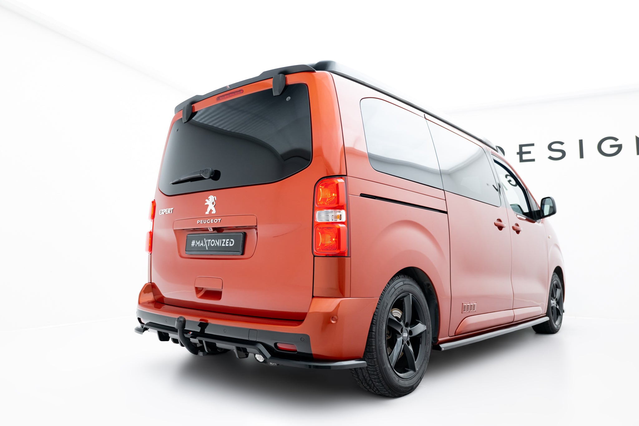 Maxton Design Street+ Mittlerer Diffusor RACE passend für Peugeot Expert Mk3 schwarz Hochglanz