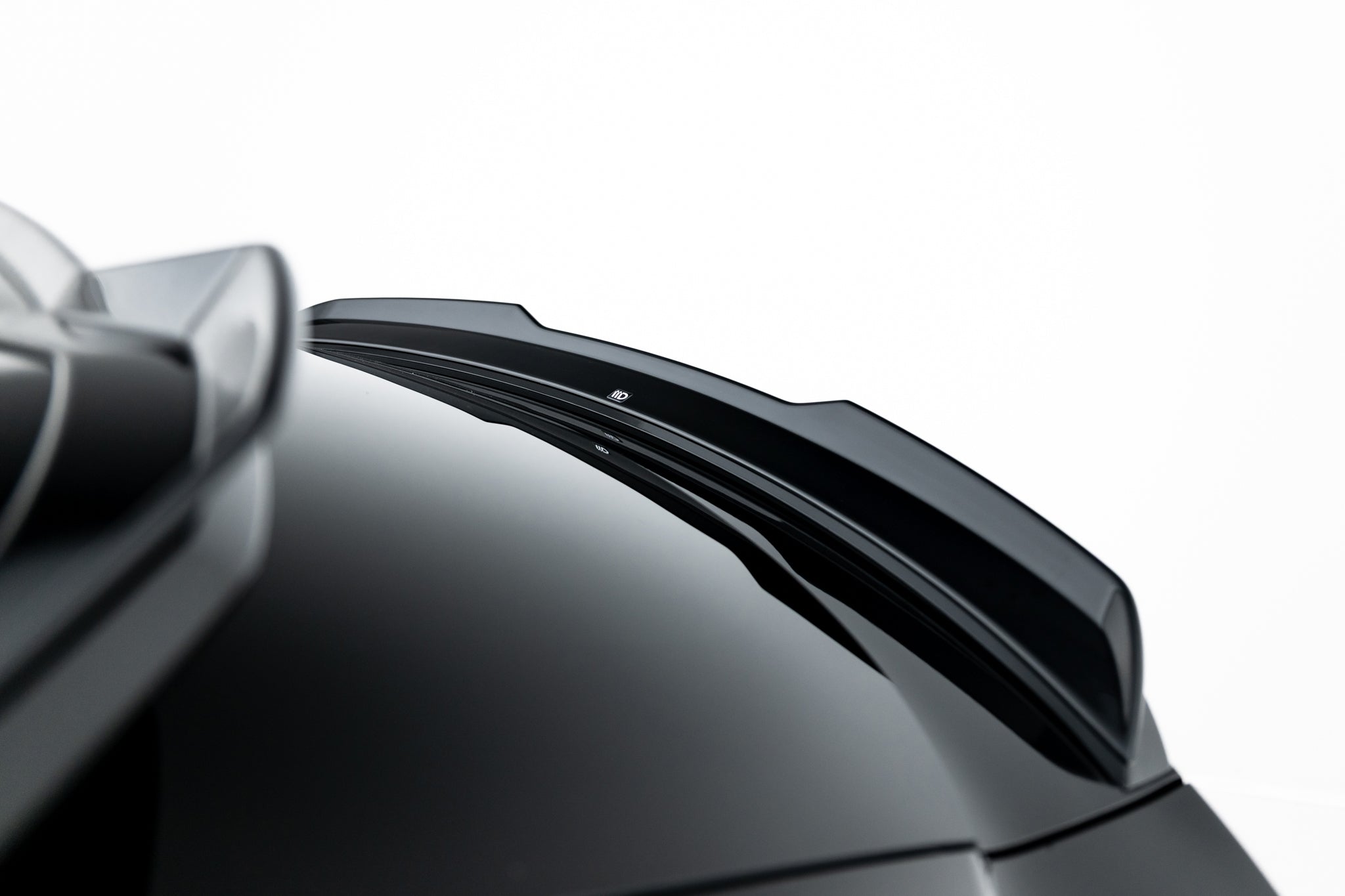 Maxton Design Niedriger Spoiler CAP passend für BYD Sealion 7 Mk1 schwarz Hochglanz