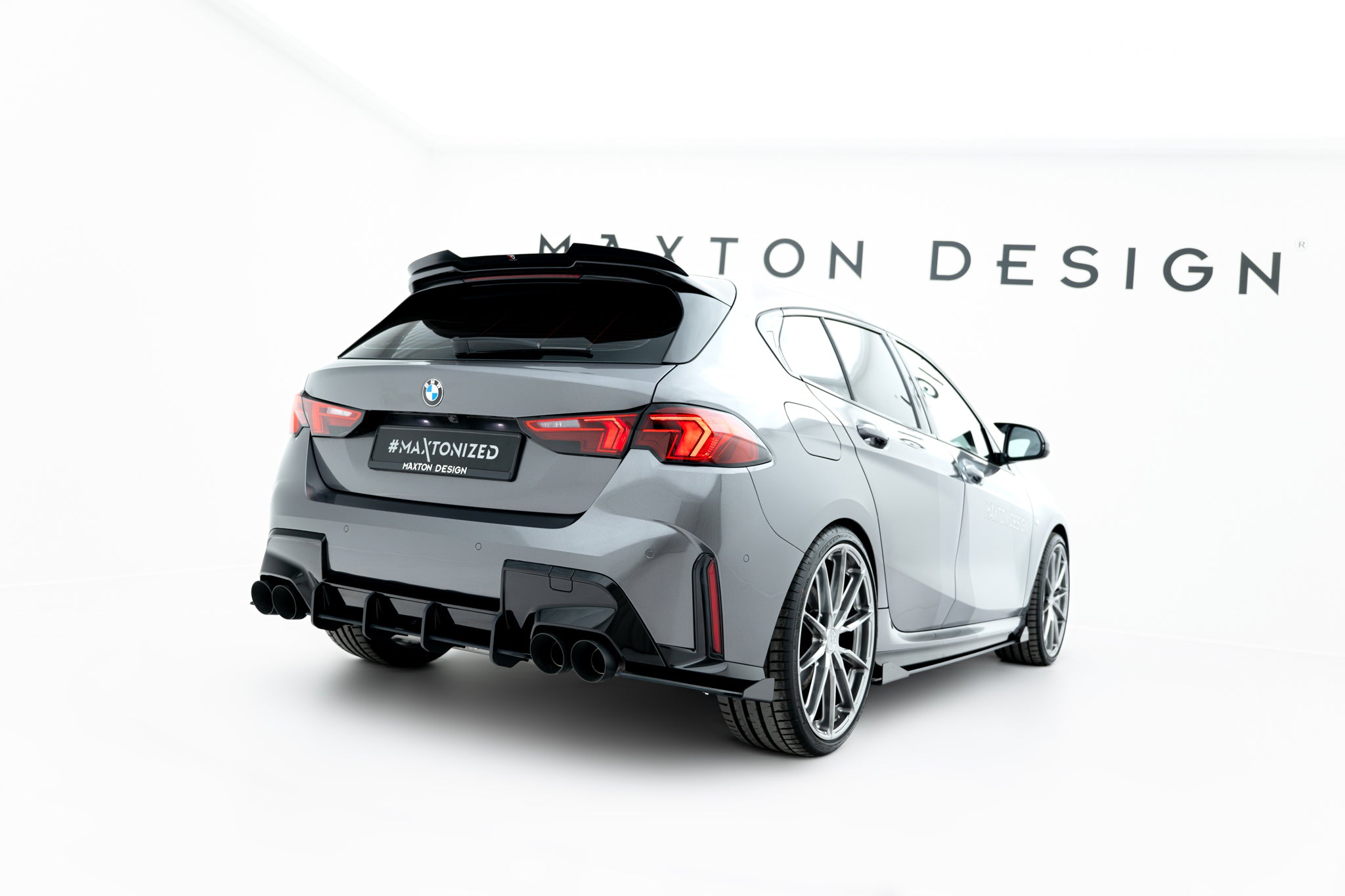 Maxton Design Street Pro Heck Ansatz Flaps Diffusor V.1 + Flaps passend für BMW M135i F70 schwarz Hochglanz