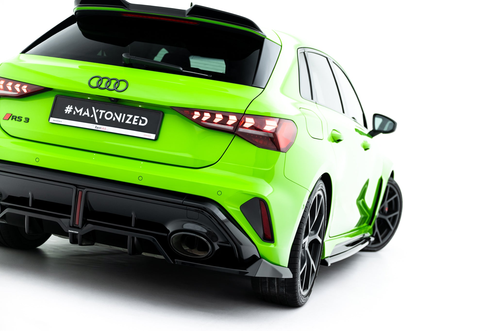 Maxton Design Street+ Mittlerer Diffusor RACE passend für V.1 Audi RS3 Sportback 8Y Facelift schwarz Hochglanz