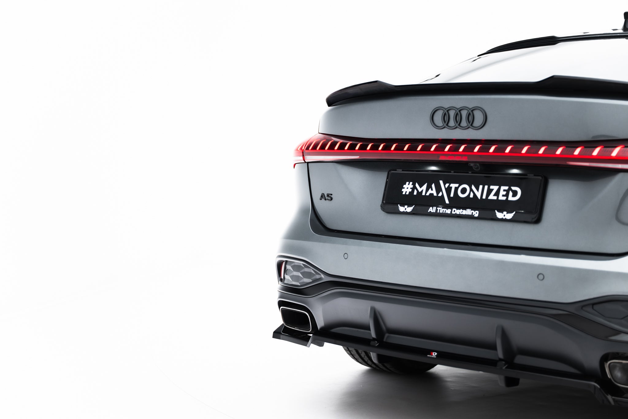 Maxton Design Street+ Mittlerer Diffusor RACE passend für Audi A5 S-Line Limousine / Avant B10 schwarz Hochglanz