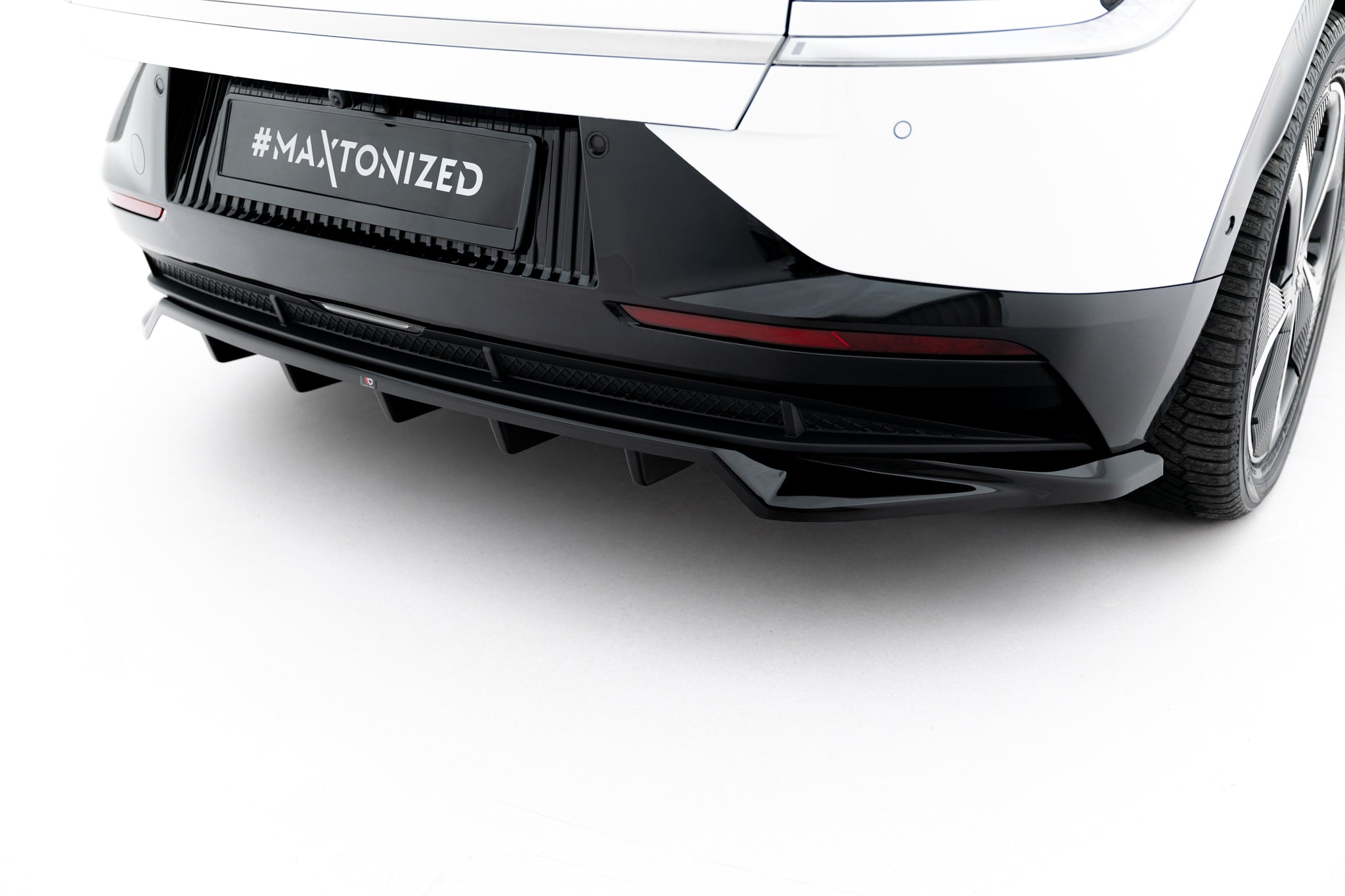 Maxton Design Street+ Mittlerer Diffusor RACE passend für Kia EV6 Mk1 schwarz Hochglanz