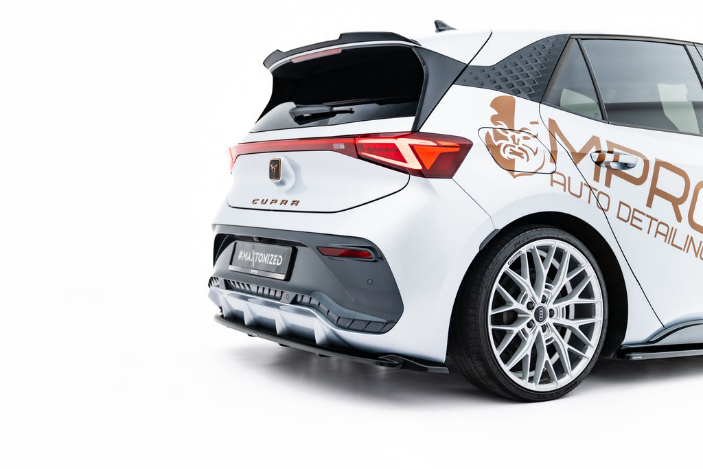 Maxton Design Street+ Mittlerer Diffusor RACE passend für Cupra Born Mk1 schwarz Hochglanz