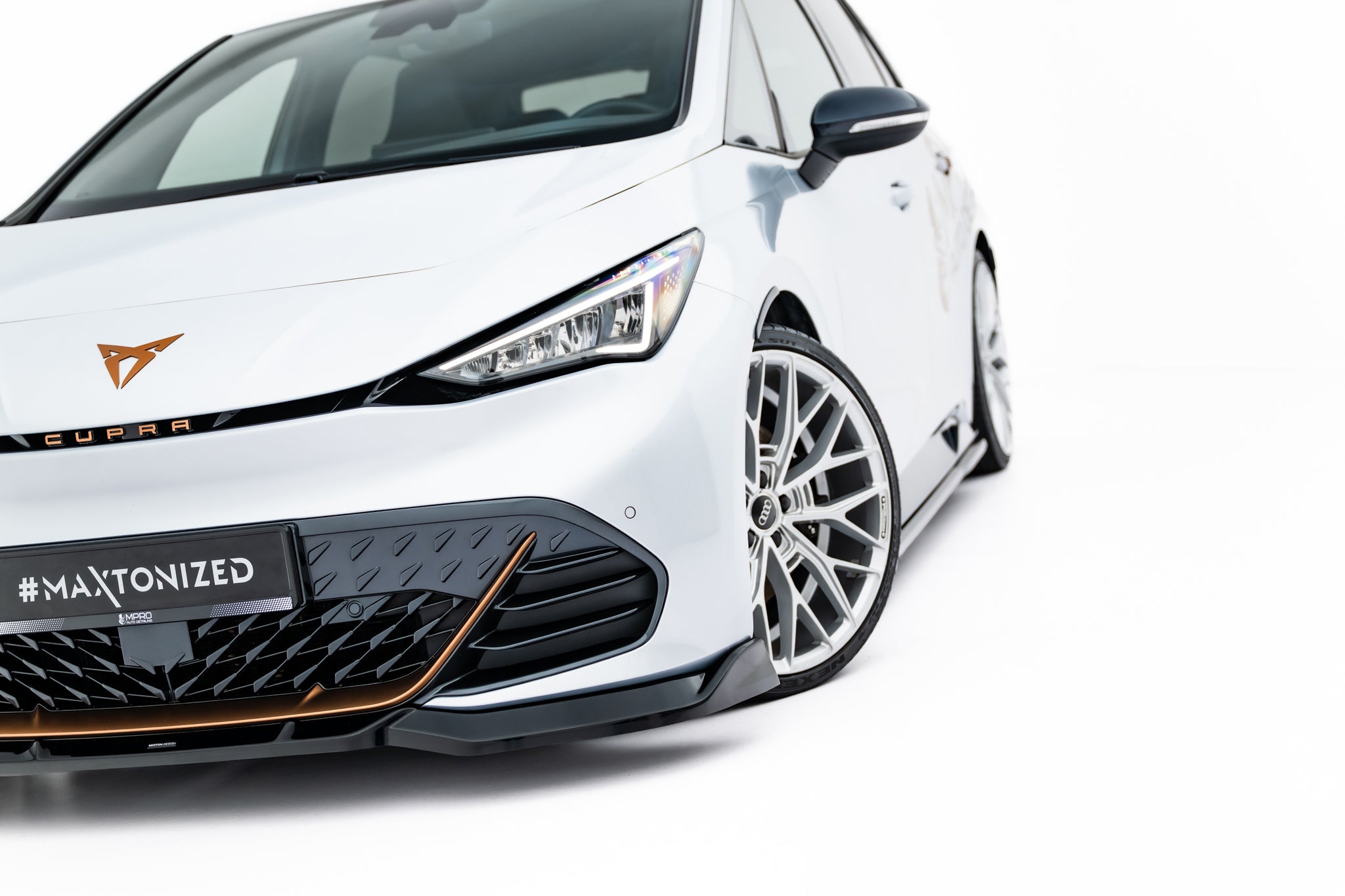 Maxton Design Street+ Spoilerlippe Front Ansatz V.2 passend für Cupra Born Mk1 schwarz Hochglanz